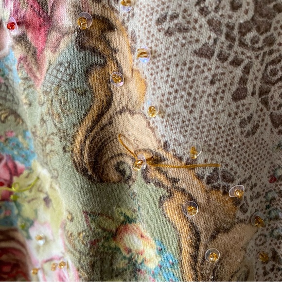 Vintage-Inspired Floral Long Sleeve Top - Picture 2 of 6